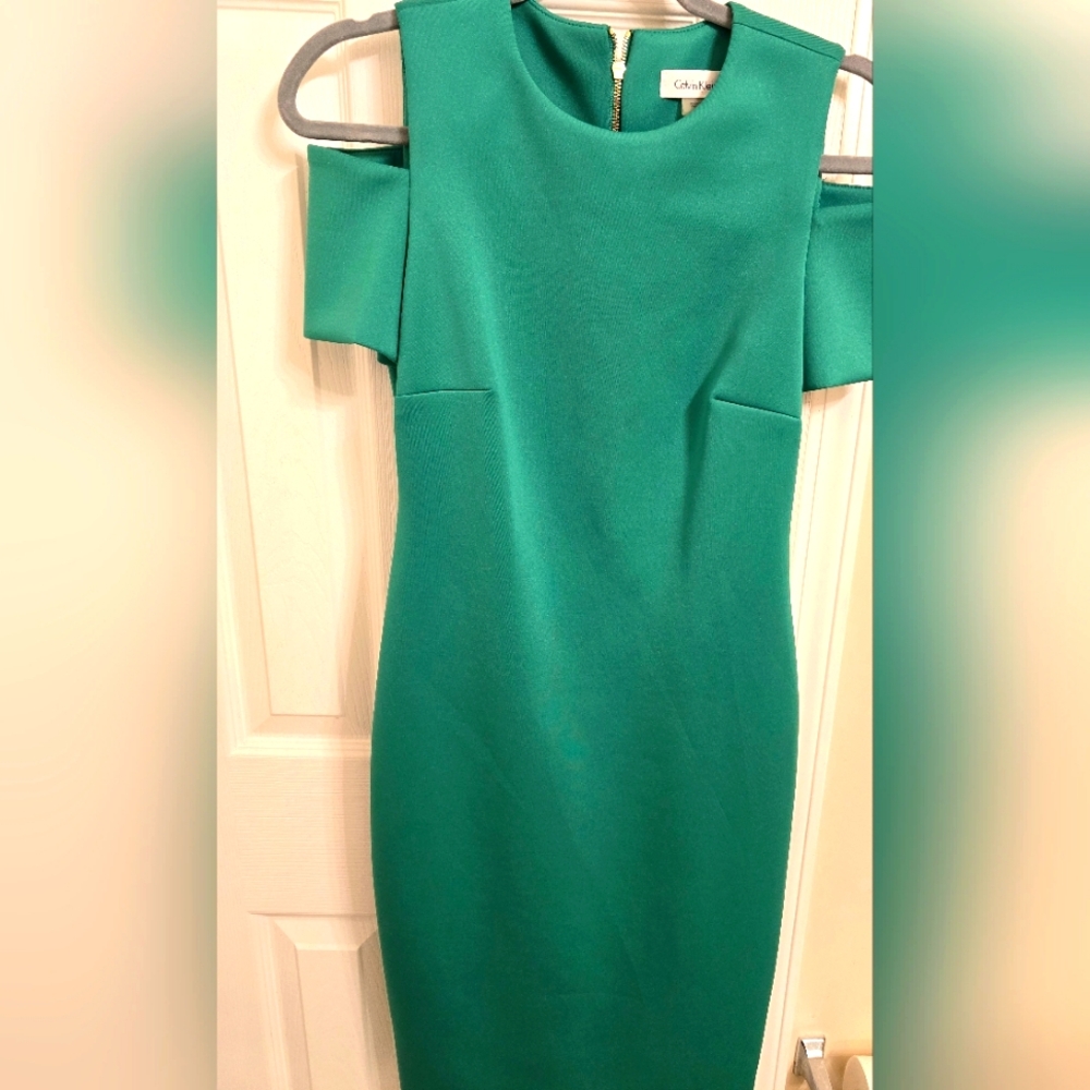 Calvin Klein Elegant Green Cold Shoulder Dress